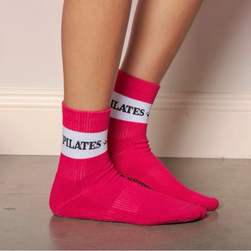 Arebesk pink Pilates queen crew grip socks